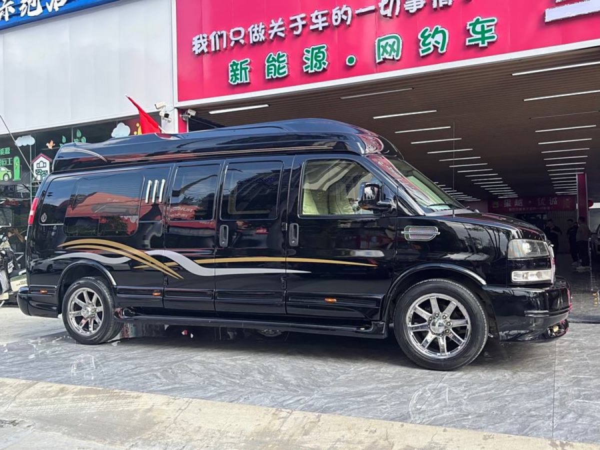 2017年2月GMC SAVANA  2015款 6.0L G660L 兩驅(qū)雅尊版