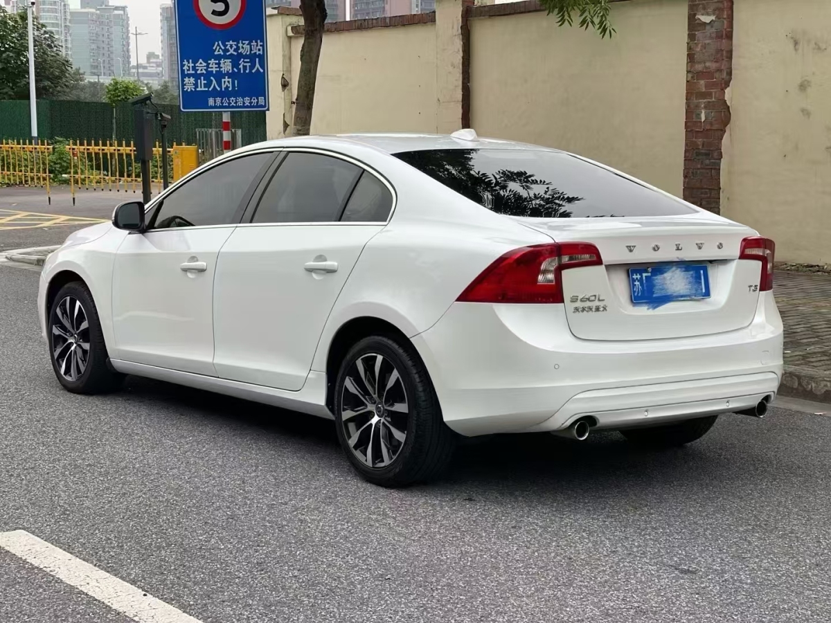 2018年5月沃爾沃 S60L  2018款 T3 智進(jìn)進(jìn)取版