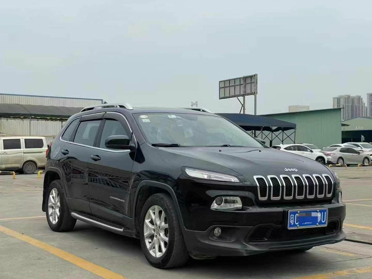 Jeep 自由光  2017款 2.0L 優(yōu)越版圖片