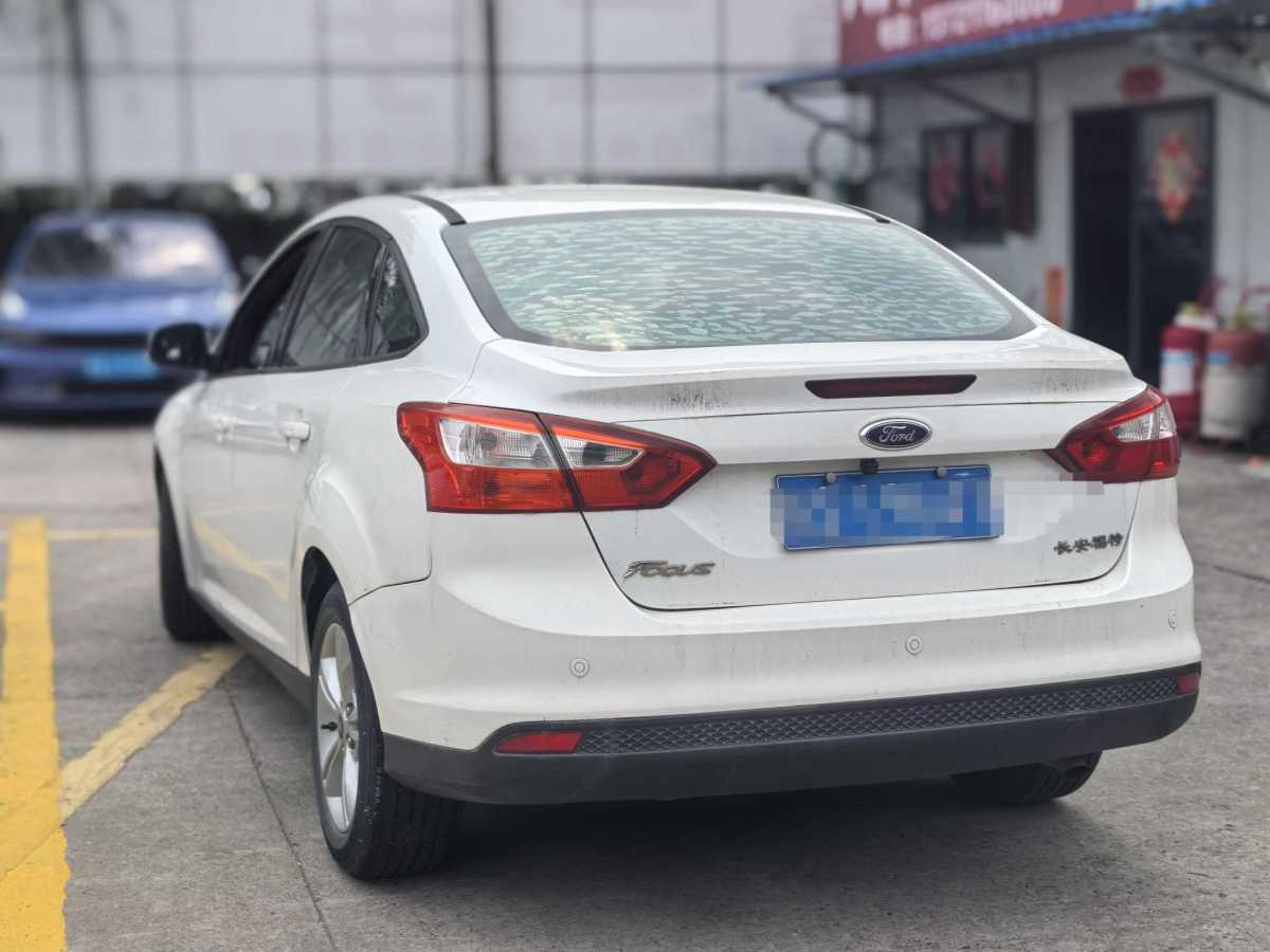 福特 福克斯  2012款 三廂 1.6L 自動風(fēng)尚型圖片