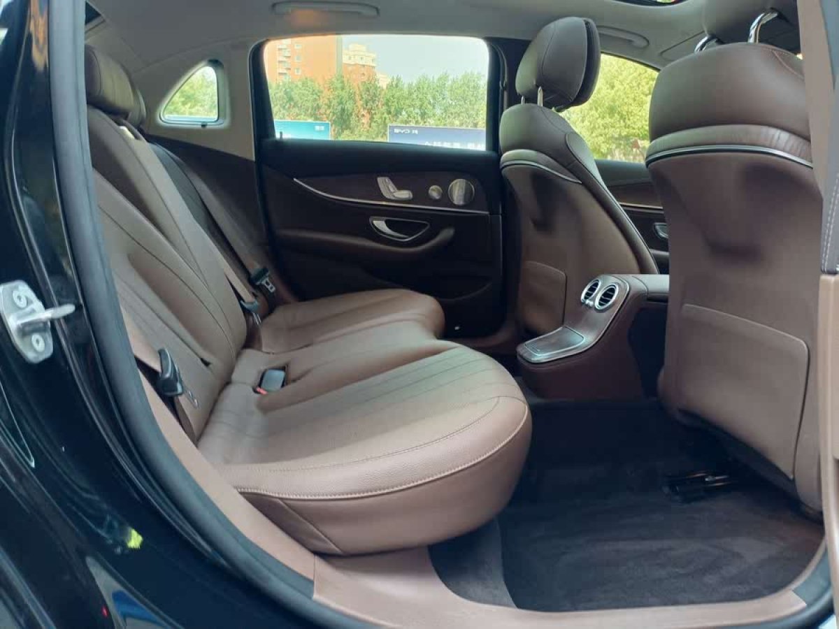 奔馳 奔馳E級(jí)  2022款 改款三 E 300 L 豪華型圖片