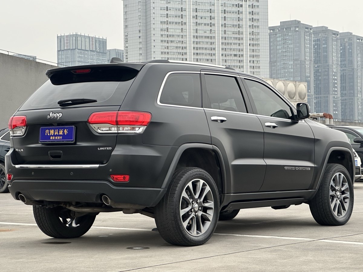 2019年7月Jeep 大切諾基  2017款 3.0L 精英導(dǎo)航版