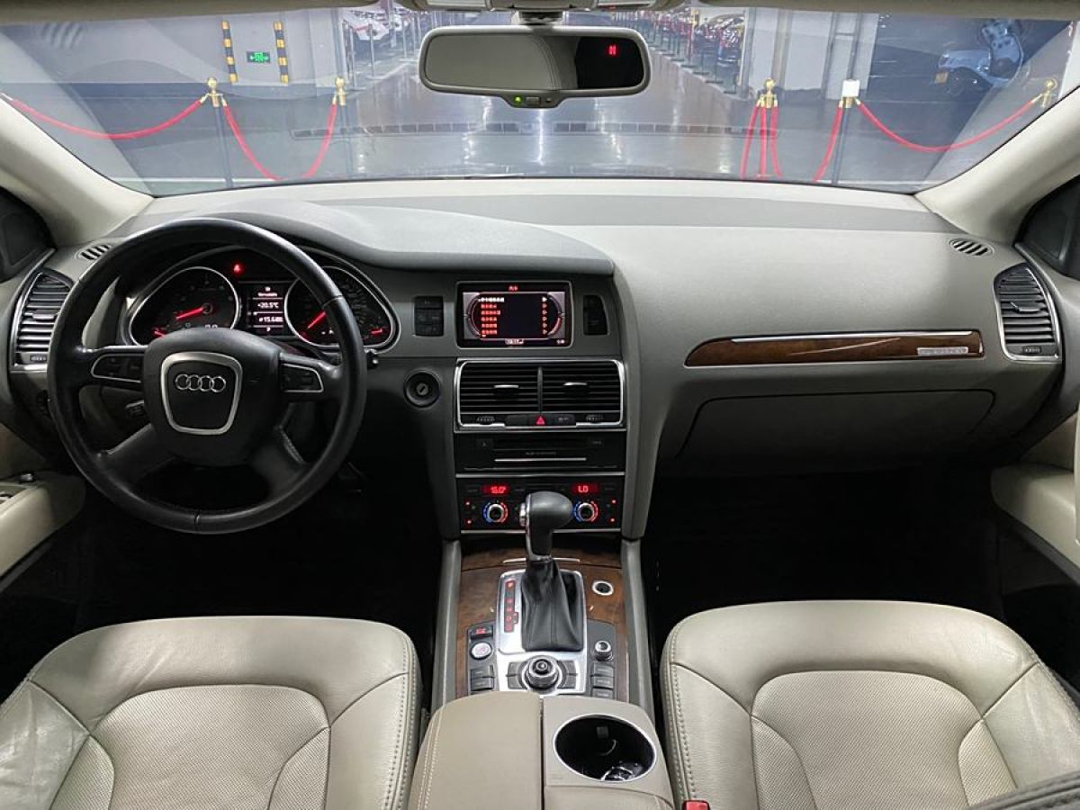 2011年9月奧迪 奧迪Q7  2011款 3.0 TFSI 進取型(200kW)