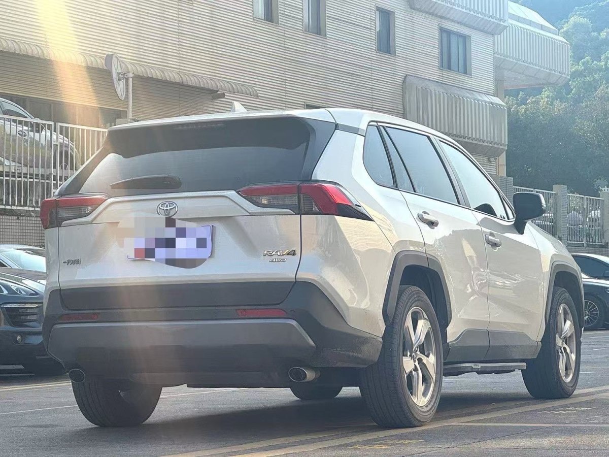 豐田 RAV4  2018款 榮放 2.0L CVT兩驅(qū)風(fēng)尚版圖片