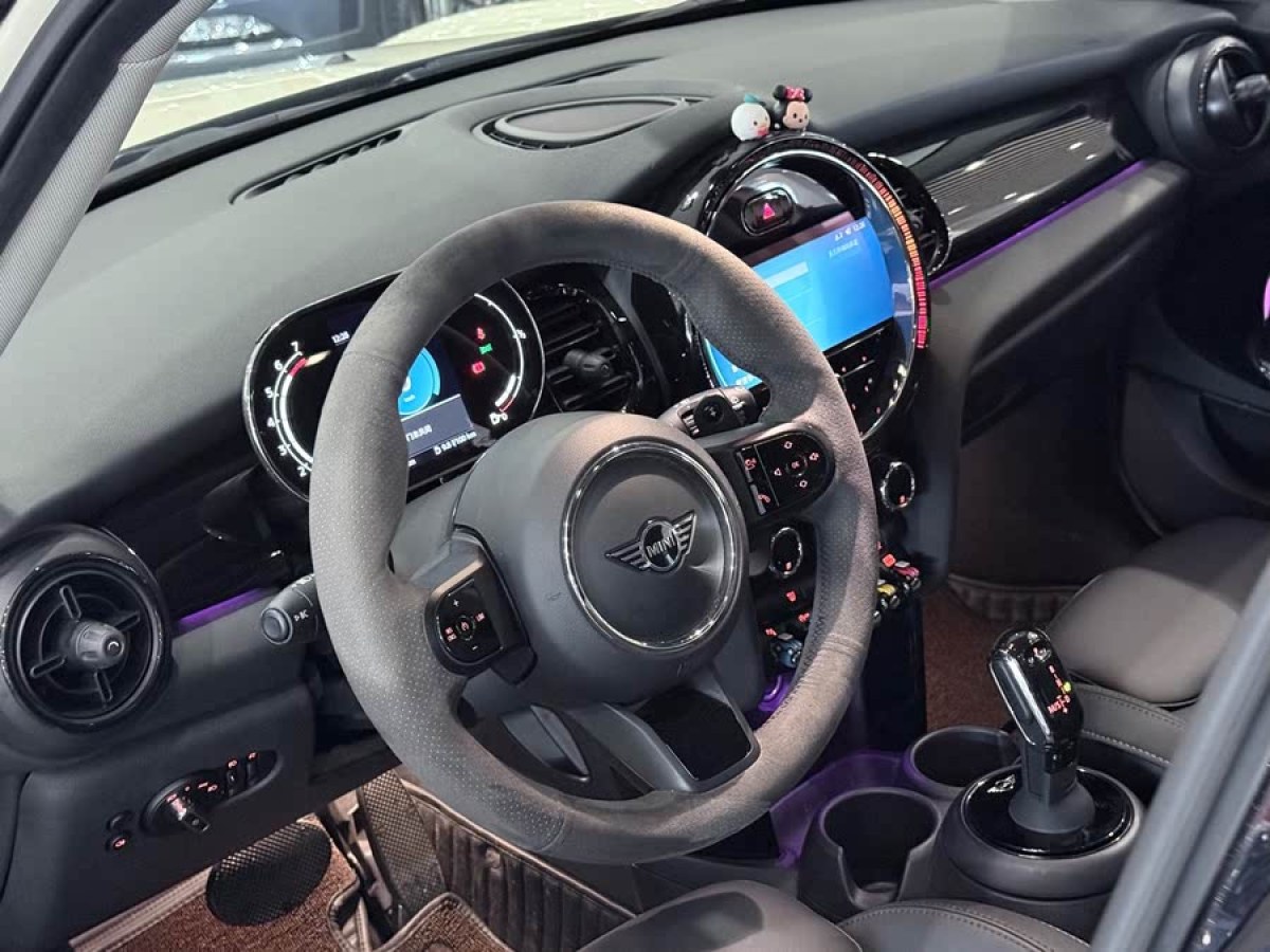 MINI MINI  2022款 改款 2.0T COOPER S 經(jīng)典派 五門版圖片