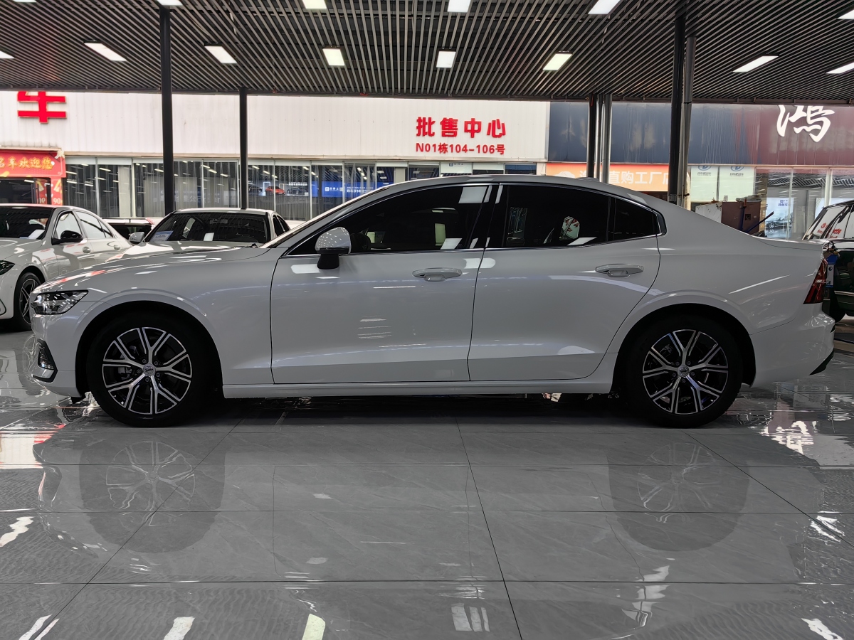 沃爾沃 S60L  2023款 B4 智逸豪華版圖片