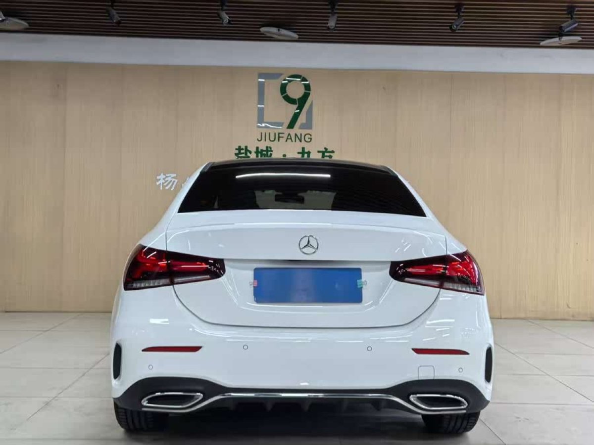 奔馳 奔馳A級  2020款 改款 A 200 L 運(yùn)動(dòng)轎車動(dòng)感型圖片