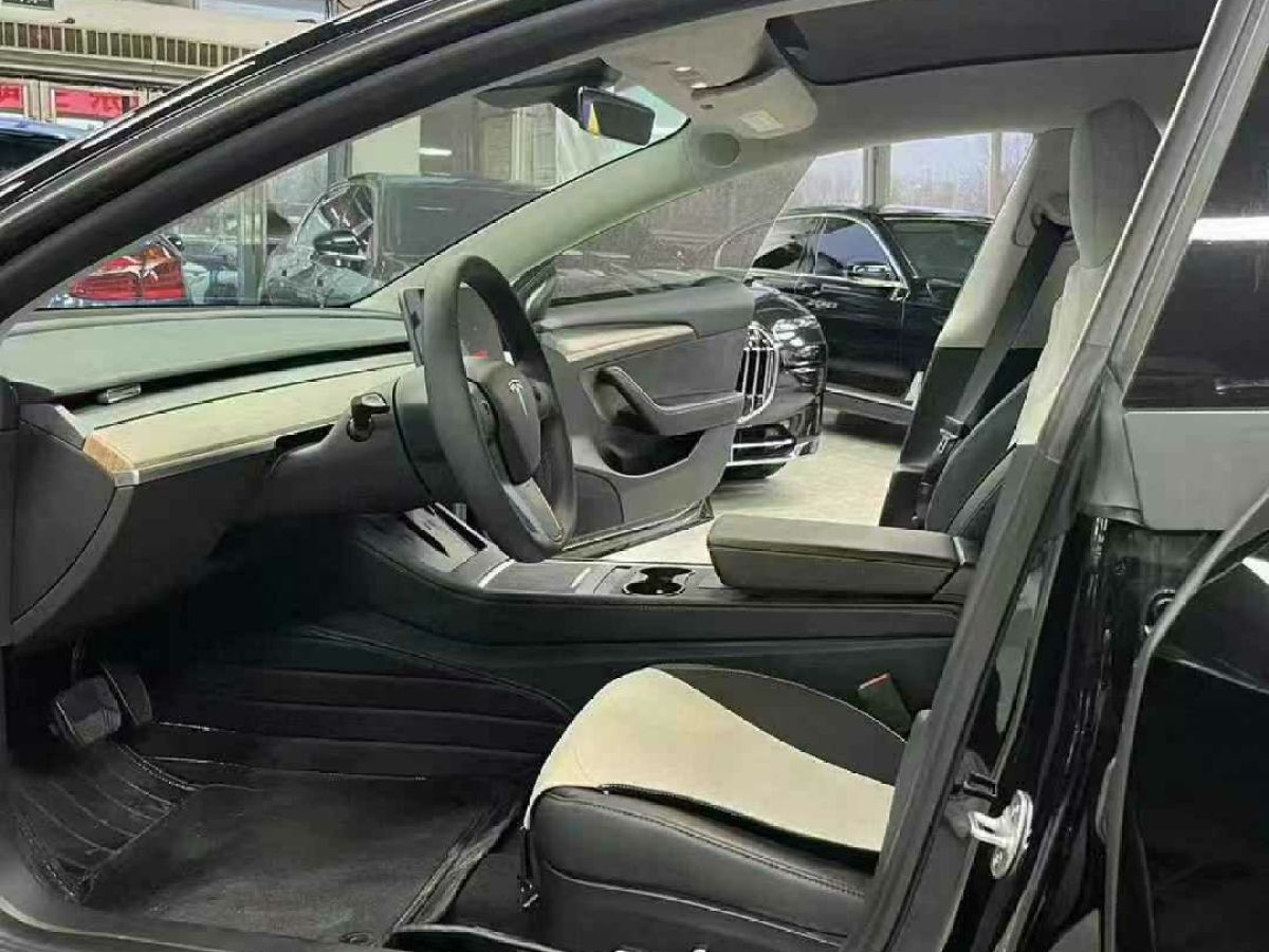 特斯拉 Model S  2023款 三電機(jī)全輪驅(qū)動 Plaid版圖片