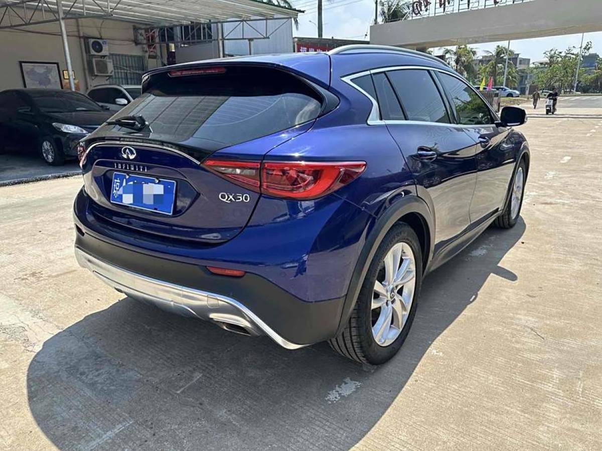 英菲尼迪 QX30  2017款 1.6T 兩驅(qū)時(shí)尚版圖片