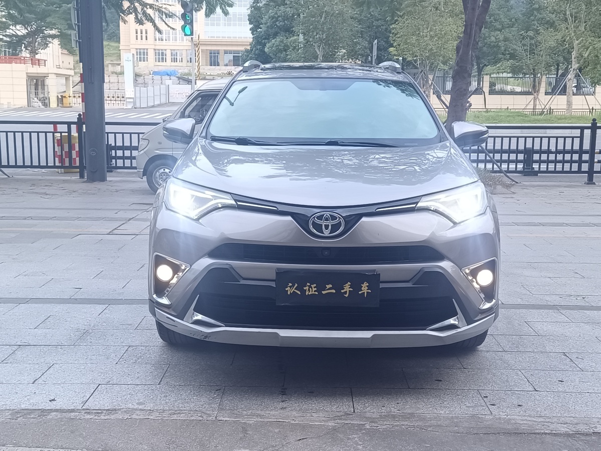 2017年10月豐田 RAV4  2016款 榮放 2.0L CVT兩驅(qū)智尚版