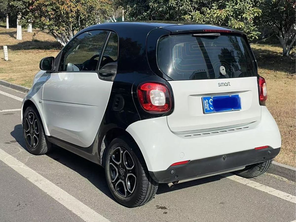 smart fortwo  2019款 0.9T 66千瓦硬頂動(dòng)擎版 國(guó)VI圖片