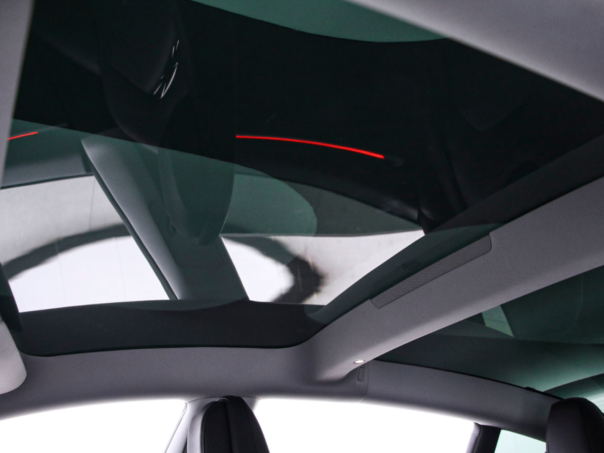 特斯拉 Model 3 2024款 高性能全輪驅(qū)動(dòng)版圖片