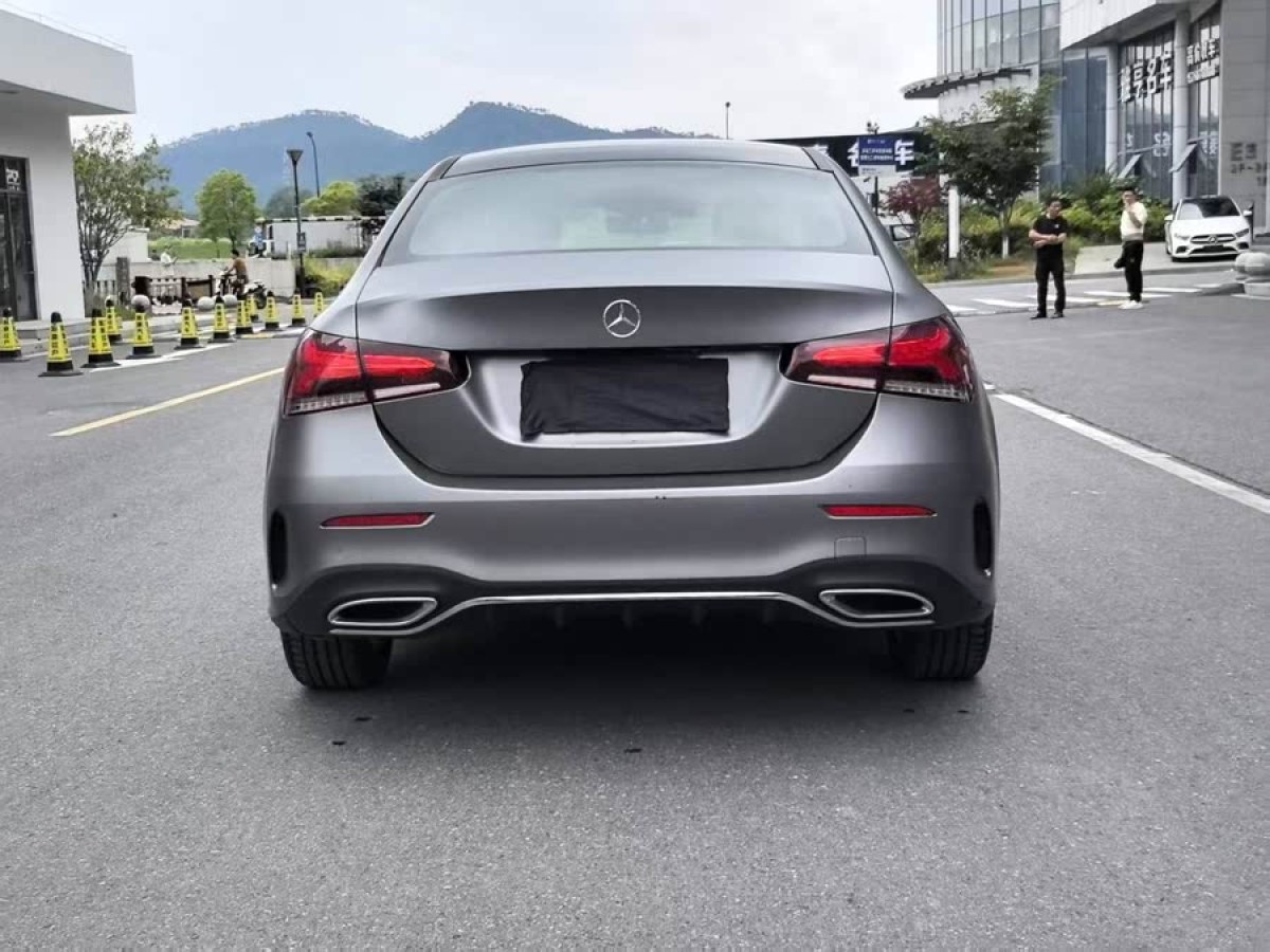 奔馳 奔馳A級  2019款  改款 A 200 L 運動轎車圖片
