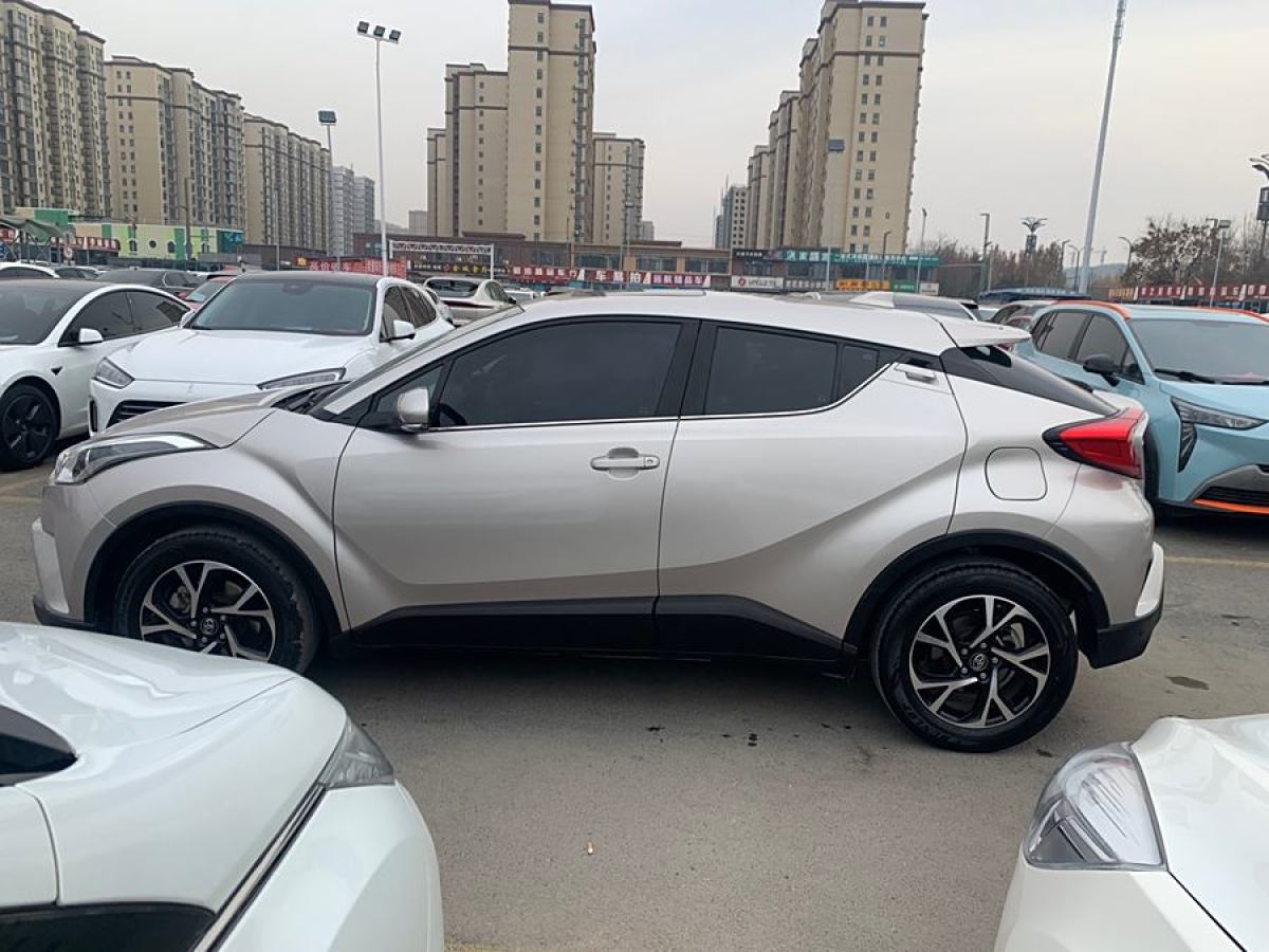 豐田 C-HR  2020款 2.0L 領(lǐng)先版圖片