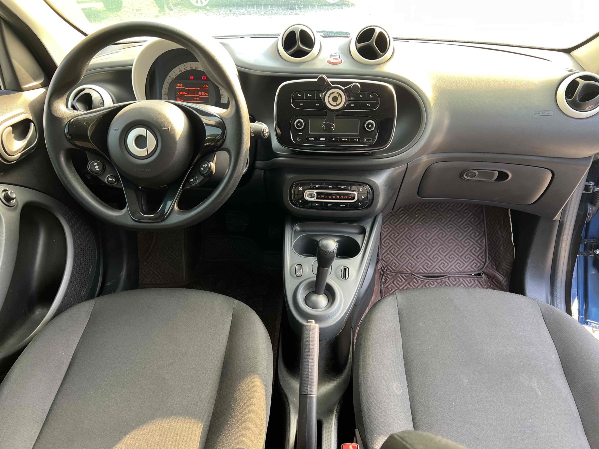 2018年10月smart forfour  2018款 0.9T 66千瓦先鋒版