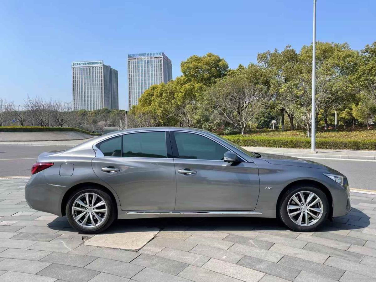 英菲尼迪 Q50L  2020款 2.0T 30周年限量版圖片