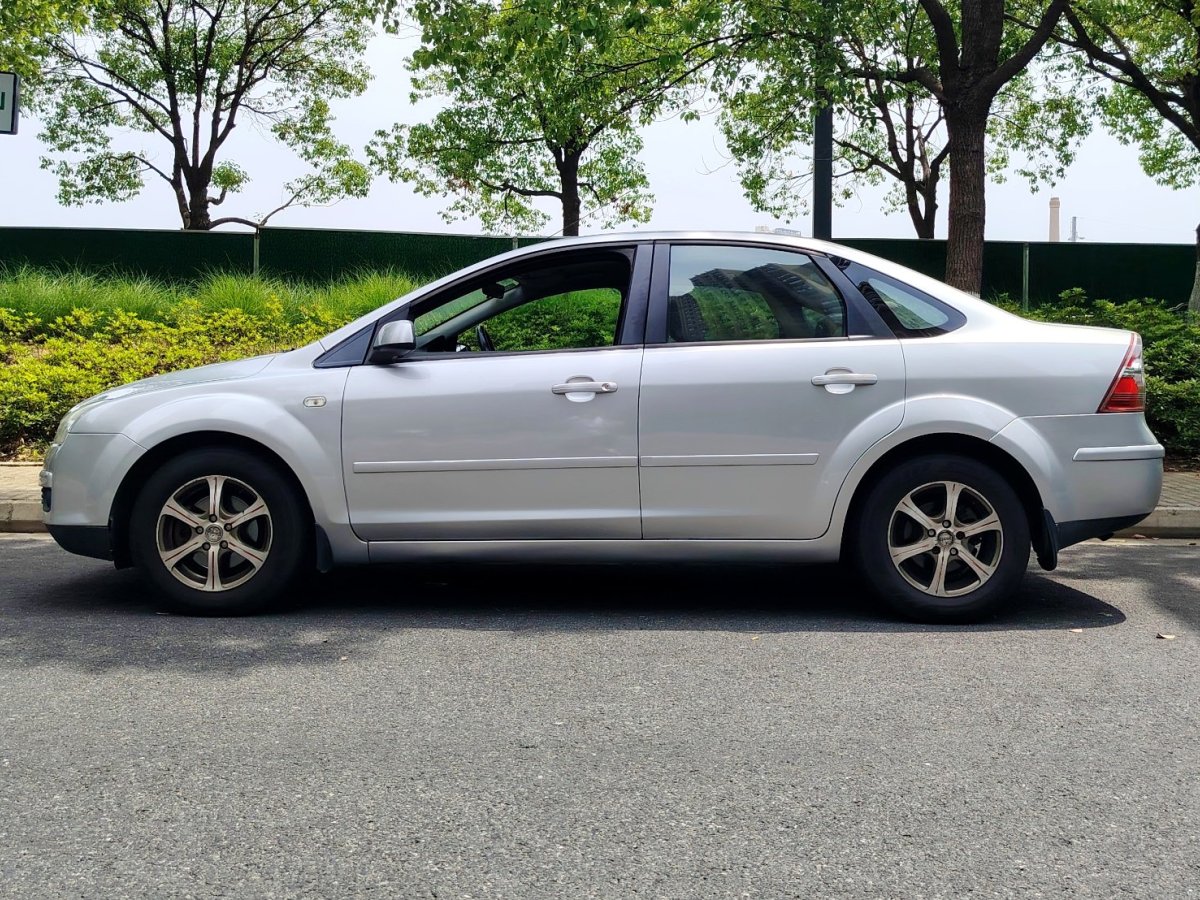 福特 ?？怂? 2005款 三廂 1.8L 自動(dòng)時(shí)尚型圖片