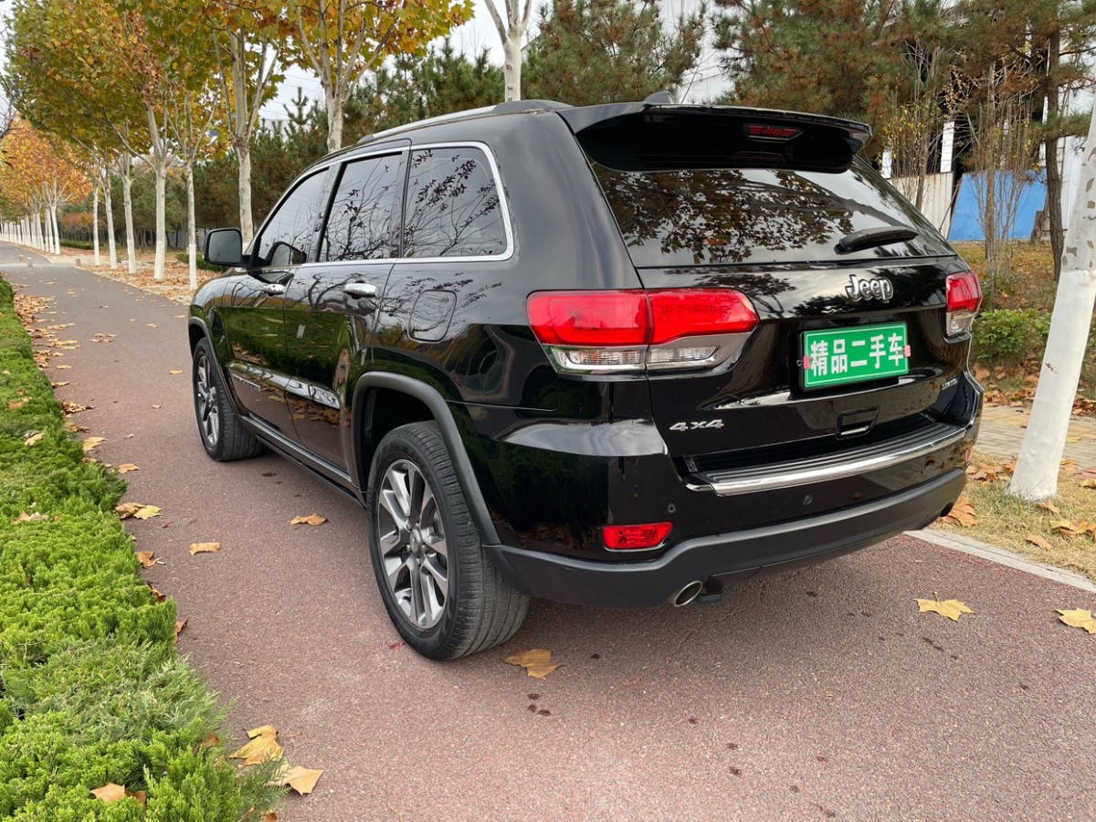 Jeep 大切諾基  2017款 3.0L 舒享導(dǎo)航版圖片