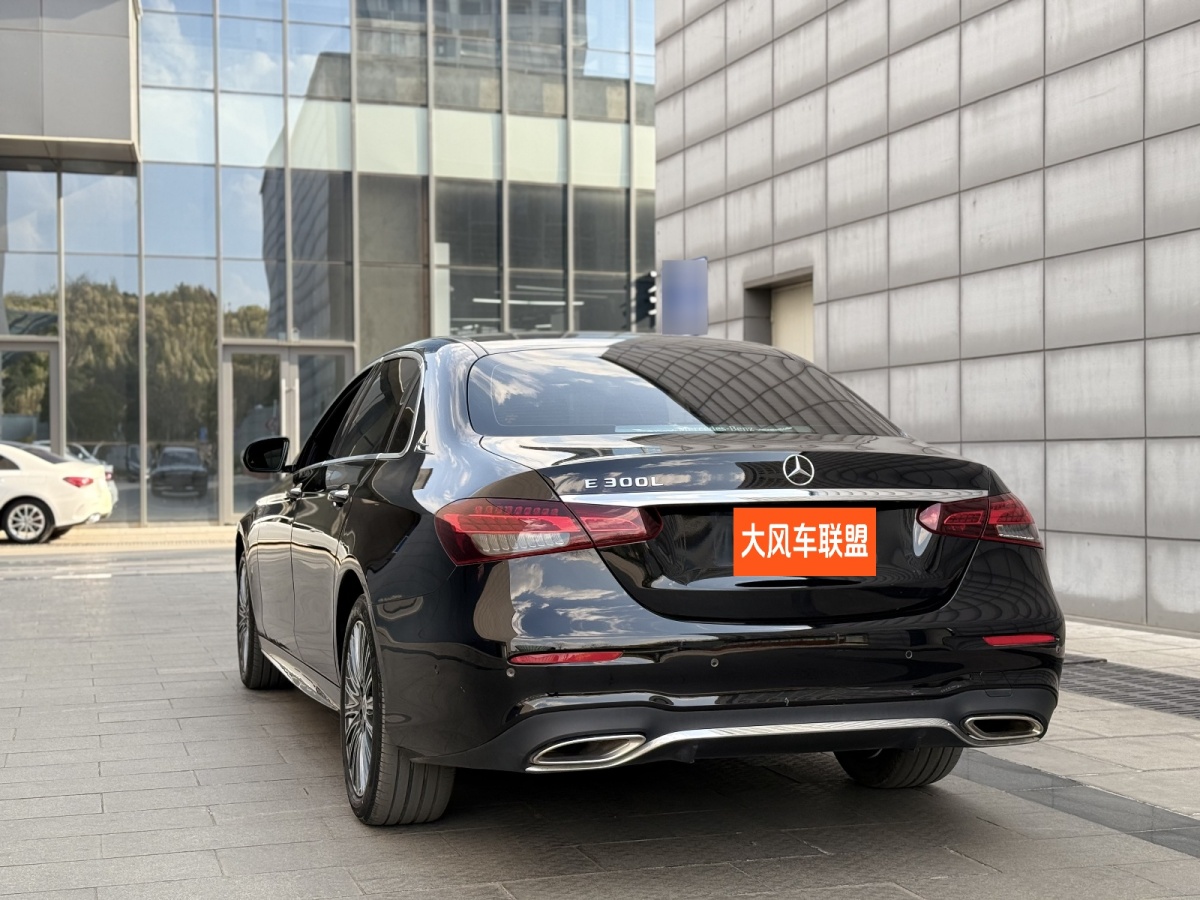 奔馳 奔馳E級  2021款 改款 E 300 L 時尚型圖片