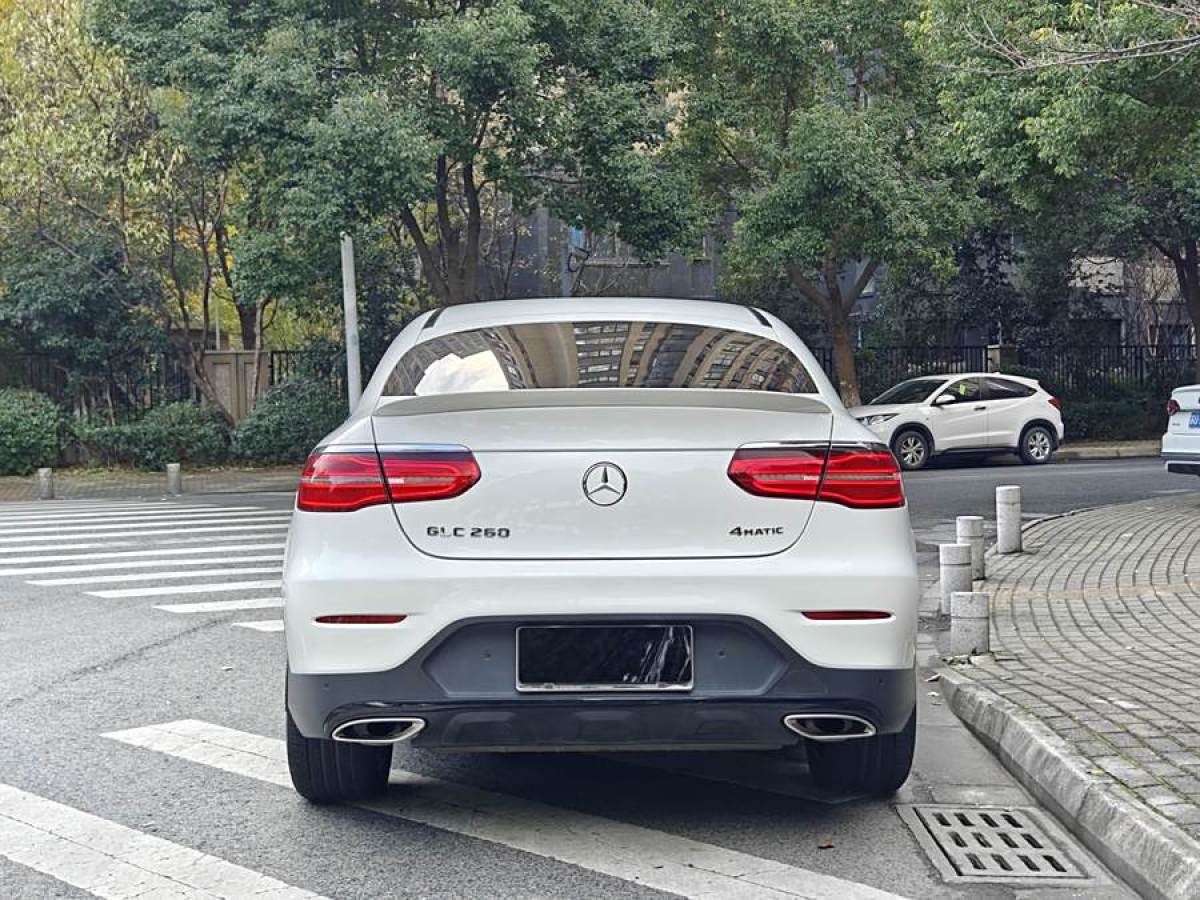 奔馳 奔馳GLC  2022款 改款 GLC 260 4MATIC 轎跑SUV圖片