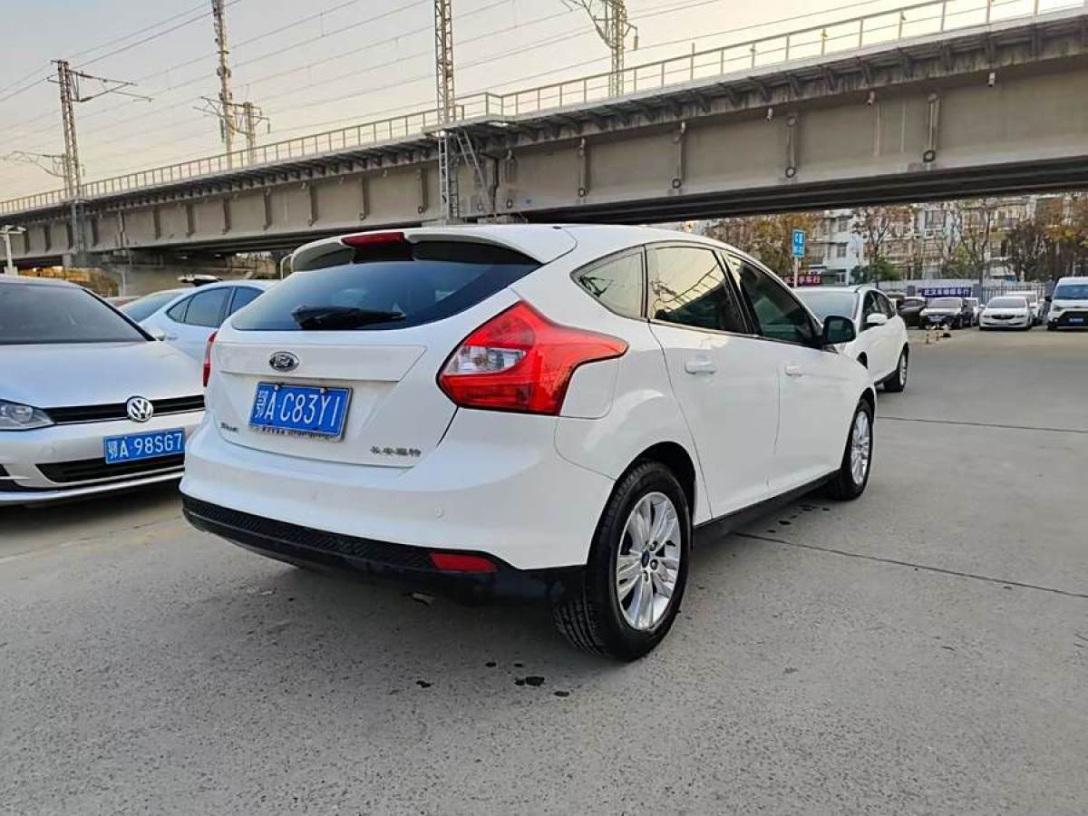 福特 福克斯  2012款 兩廂 1.6L 自動(dòng)舒適型圖片