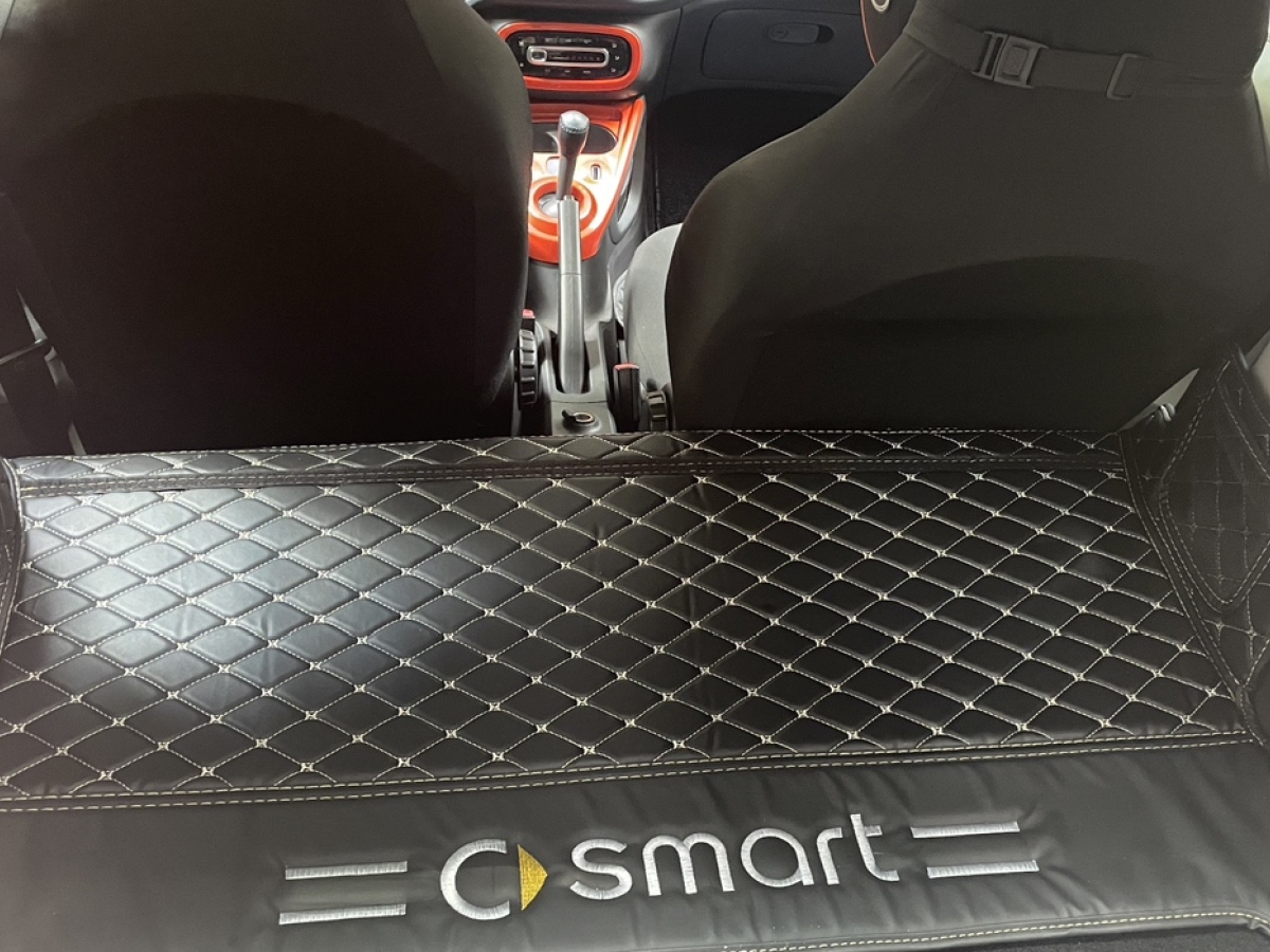 2015年09月smart fortwo  2015款 1.0L 52千瓦硬顶灵动版