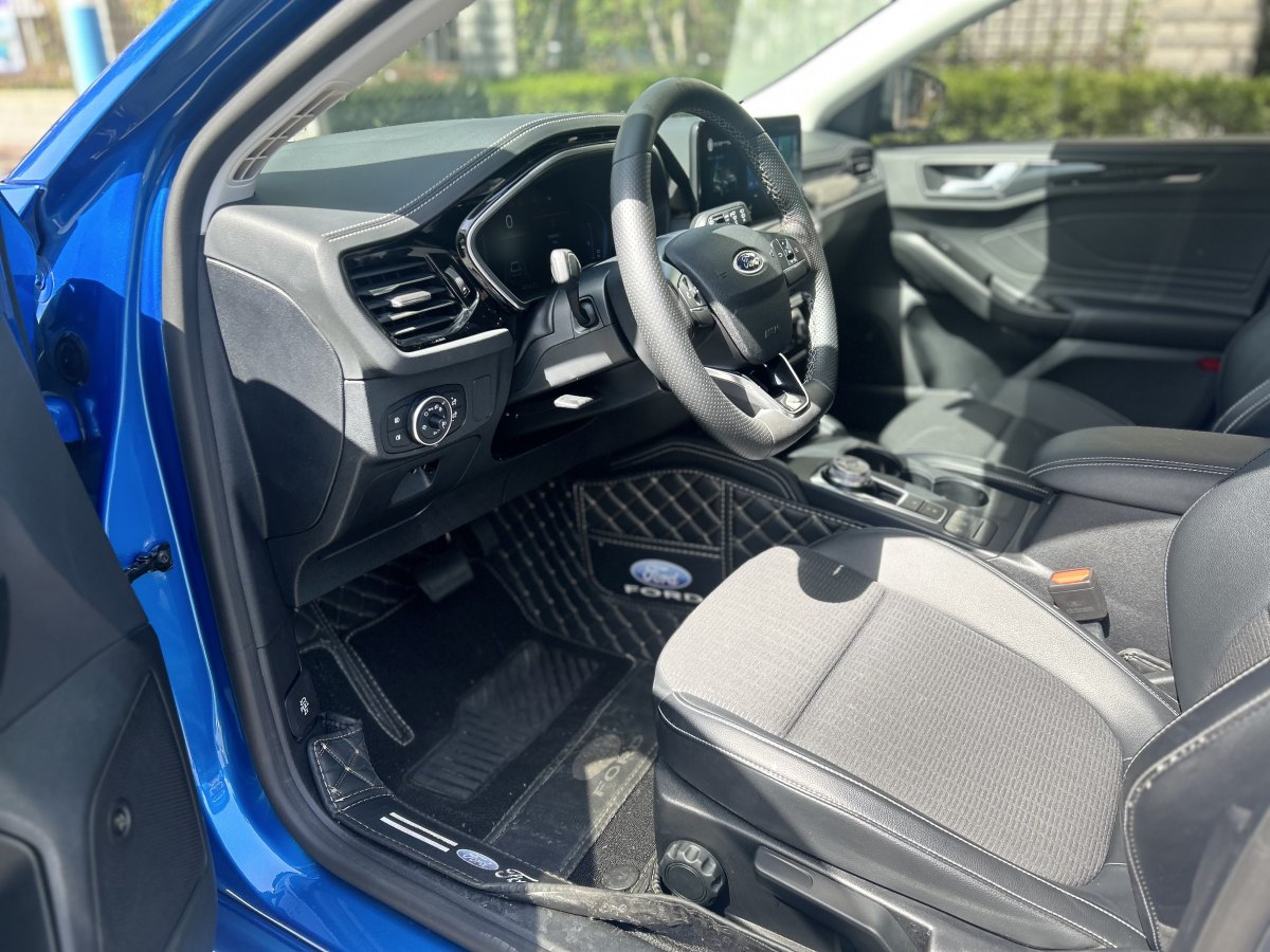 福特 福克斯  2020款 兩廂 EcoBoost 180 自動(dòng)鋒潮型圖片