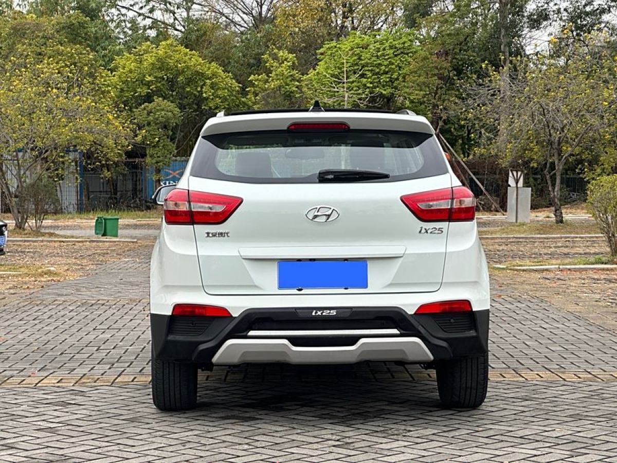 現(xiàn)代 ix25  2015款 1.6L 自動兩驅(qū)尊貴型DLX圖片