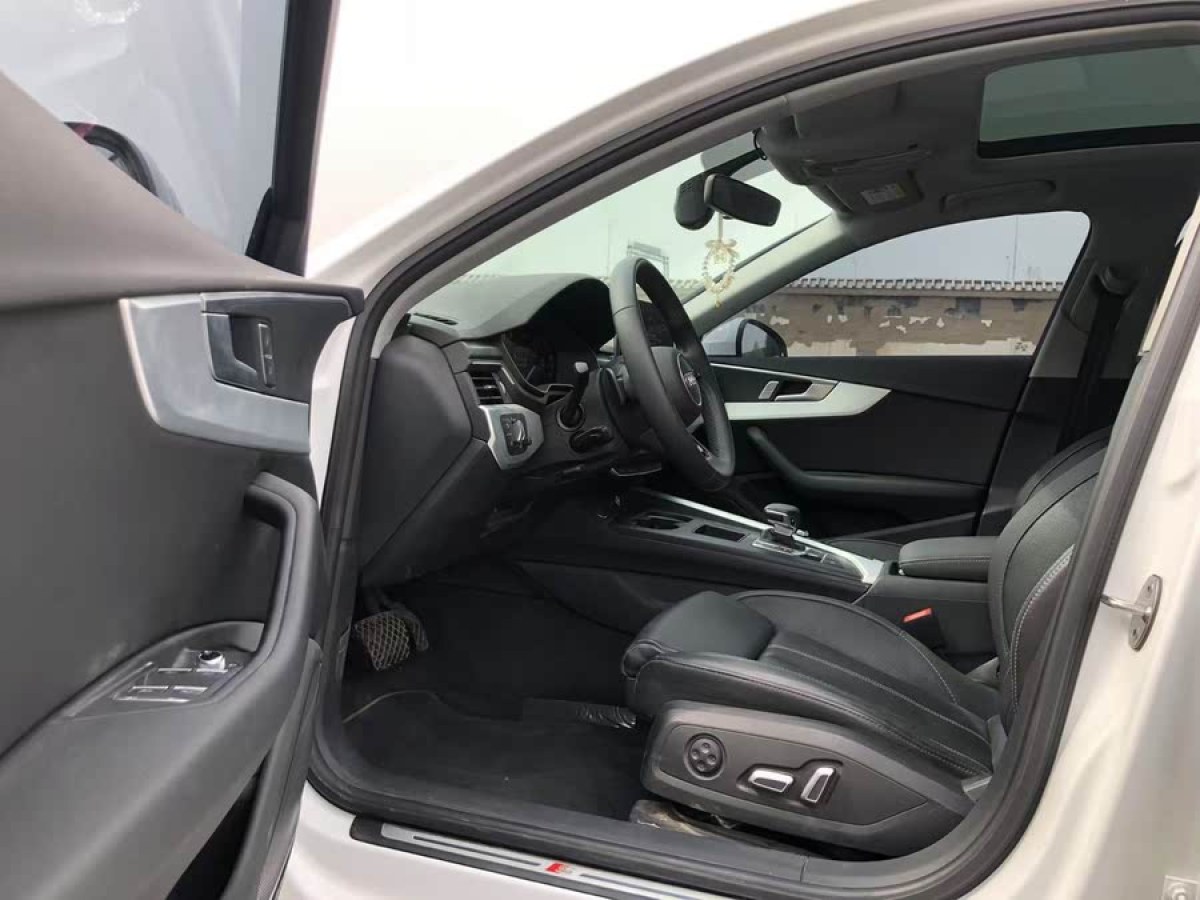 奧迪 奧迪A4L  2024款 40 TFSI 豪華動感型圖片