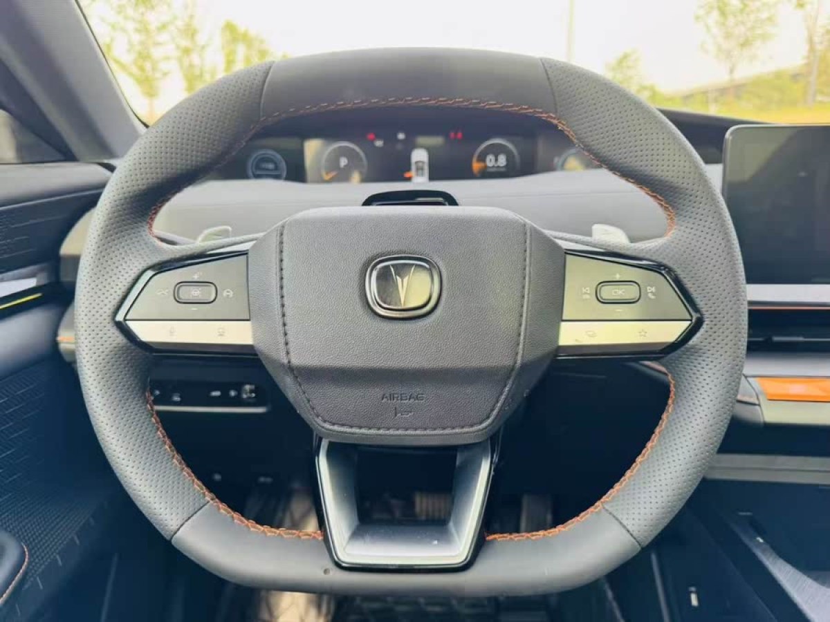 長安 長安UNI-V  2023款 1.5T 尊貴型圖片