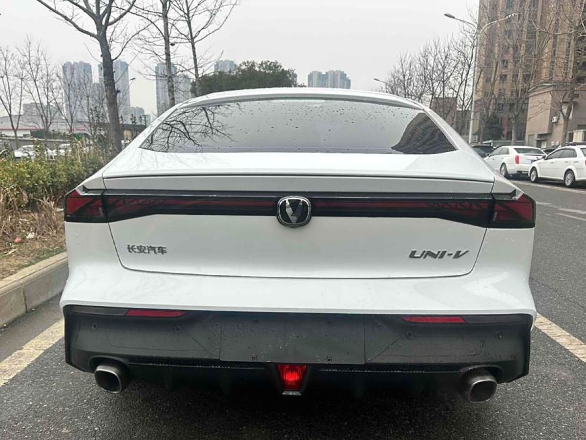 長安 長安UNI-V  2023款 1.5T 尊貴型圖片