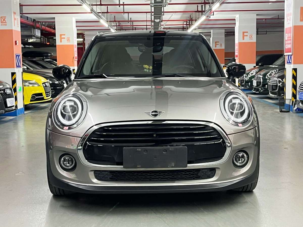 MINI MINI  2020款 1.5T COOPER 經(jīng)典派 五門絕色版圖片