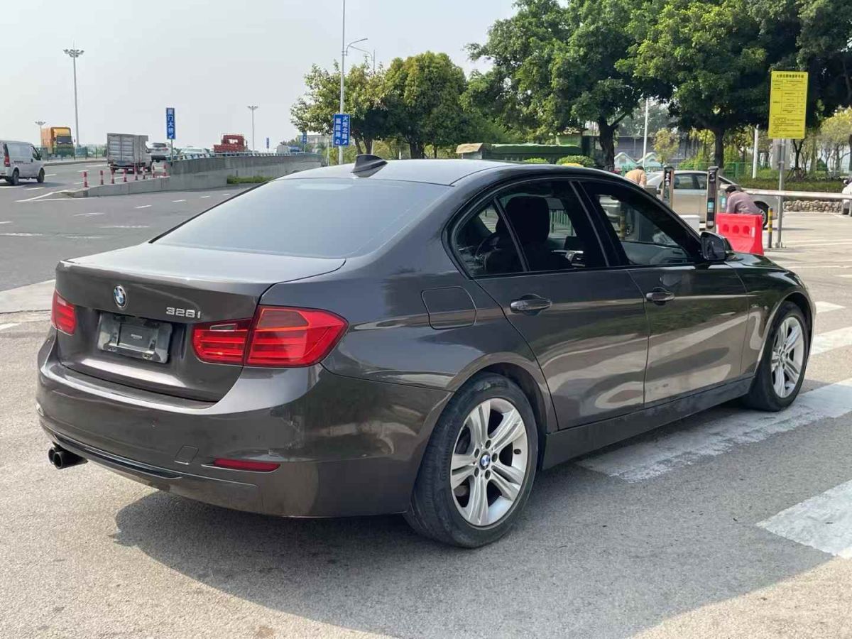 寶馬 寶馬3系  2014款 328i xDrive 2.0T 運動設(shè)計套裝圖片