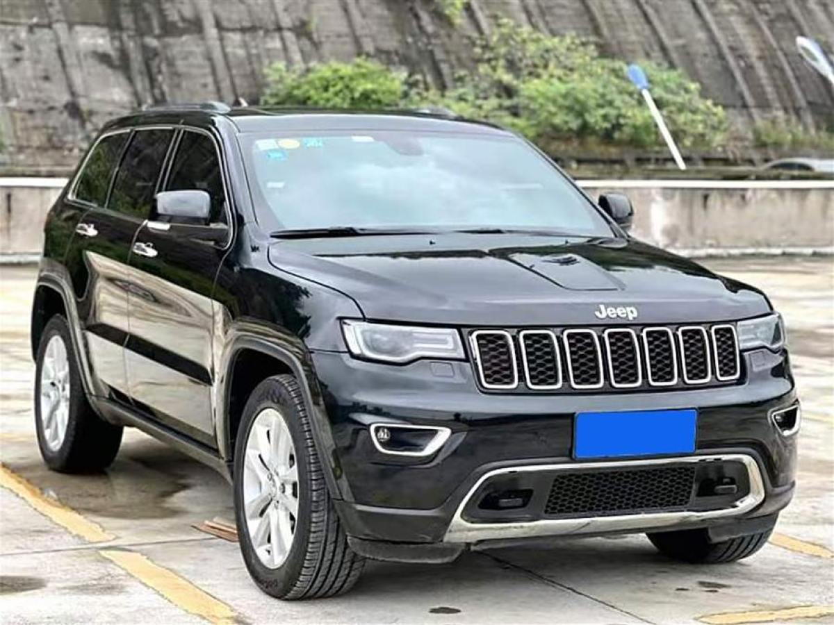 2018年12月Jeep 大切諾基  2017款 3.0L 舒享導(dǎo)航版