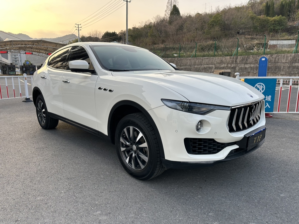 瑪莎拉蒂 Levante  2018款 3.0T 350Hp 經(jīng)典版圖片