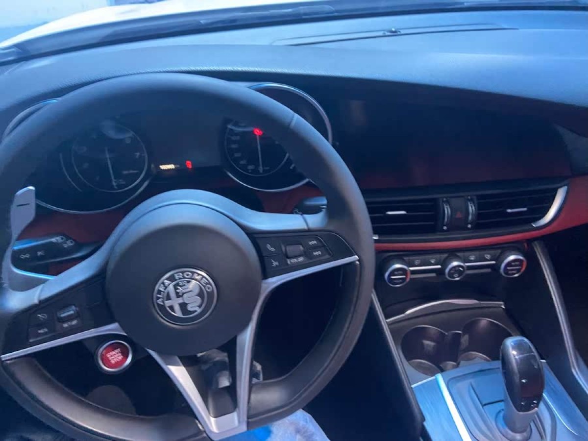 阿爾法·羅密歐 Giulia  2017款 2.0T 280HP 豪華版圖片