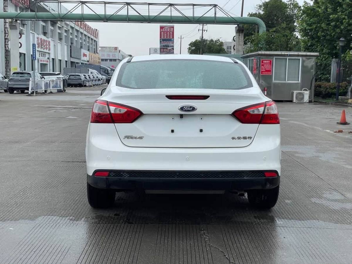 福特 ?？怂? 2012款 三廂 1.6L 自動(dòng)風(fēng)尚型圖片