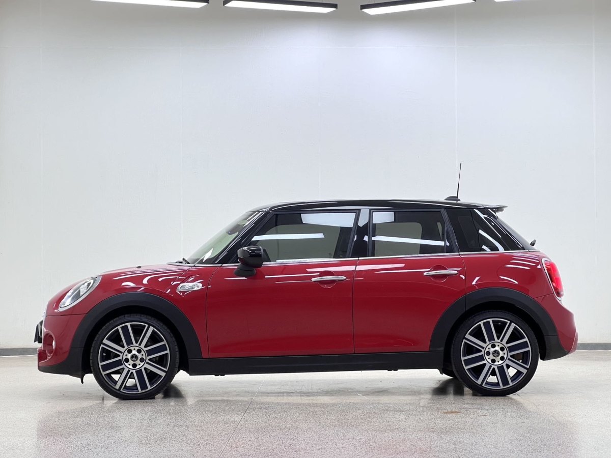 MINI MINI  2019款 2.0T COOPER S 艺术家 五门版图片