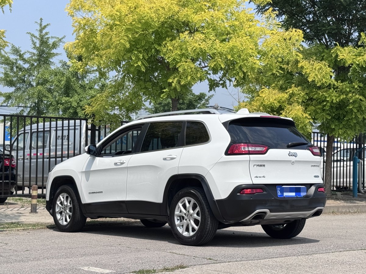 Jeep 自由光  2016款 2.4L 專業(yè)版圖片