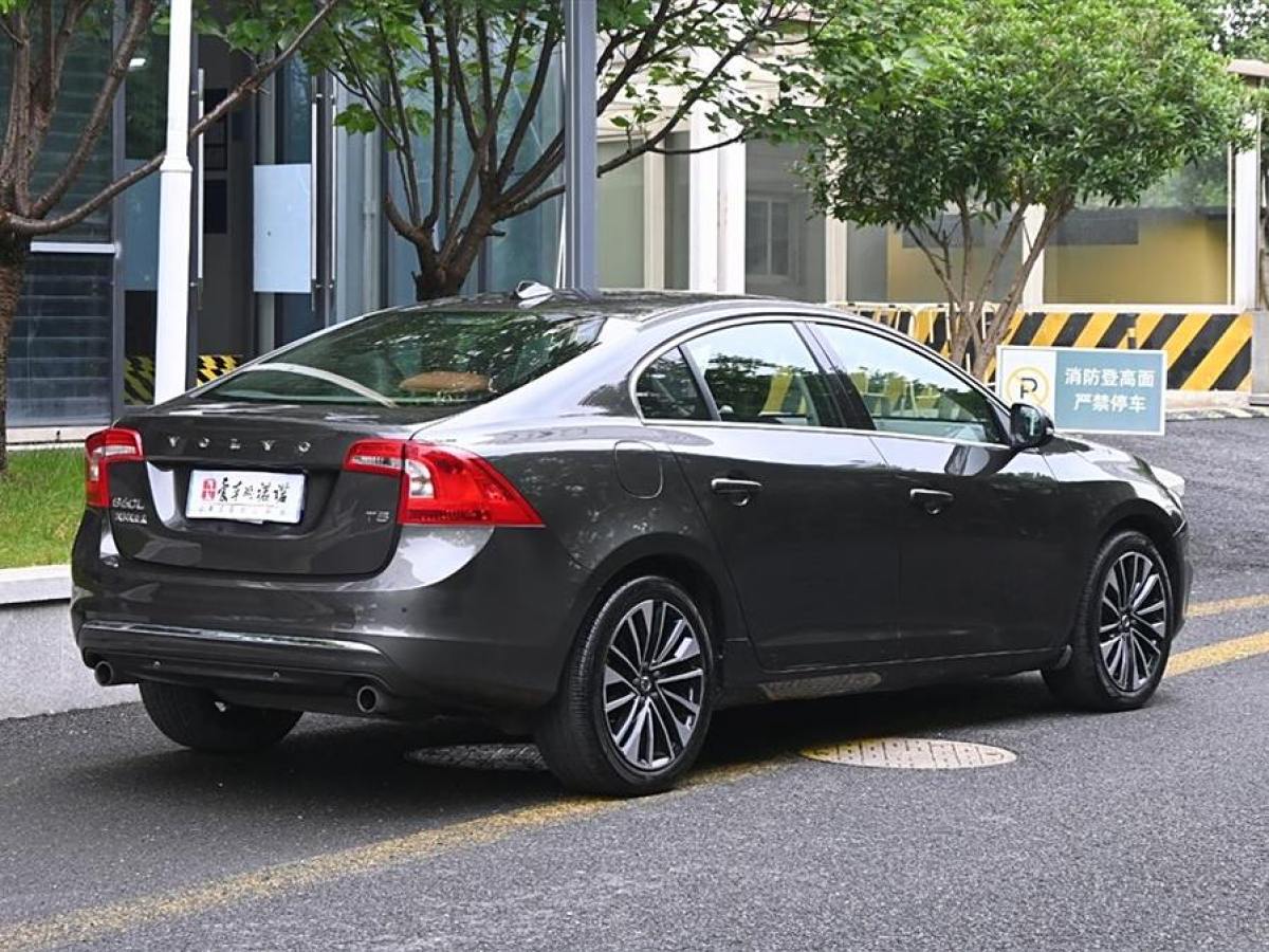 沃爾沃 S60  1448款 2.0T T5智尊版圖片