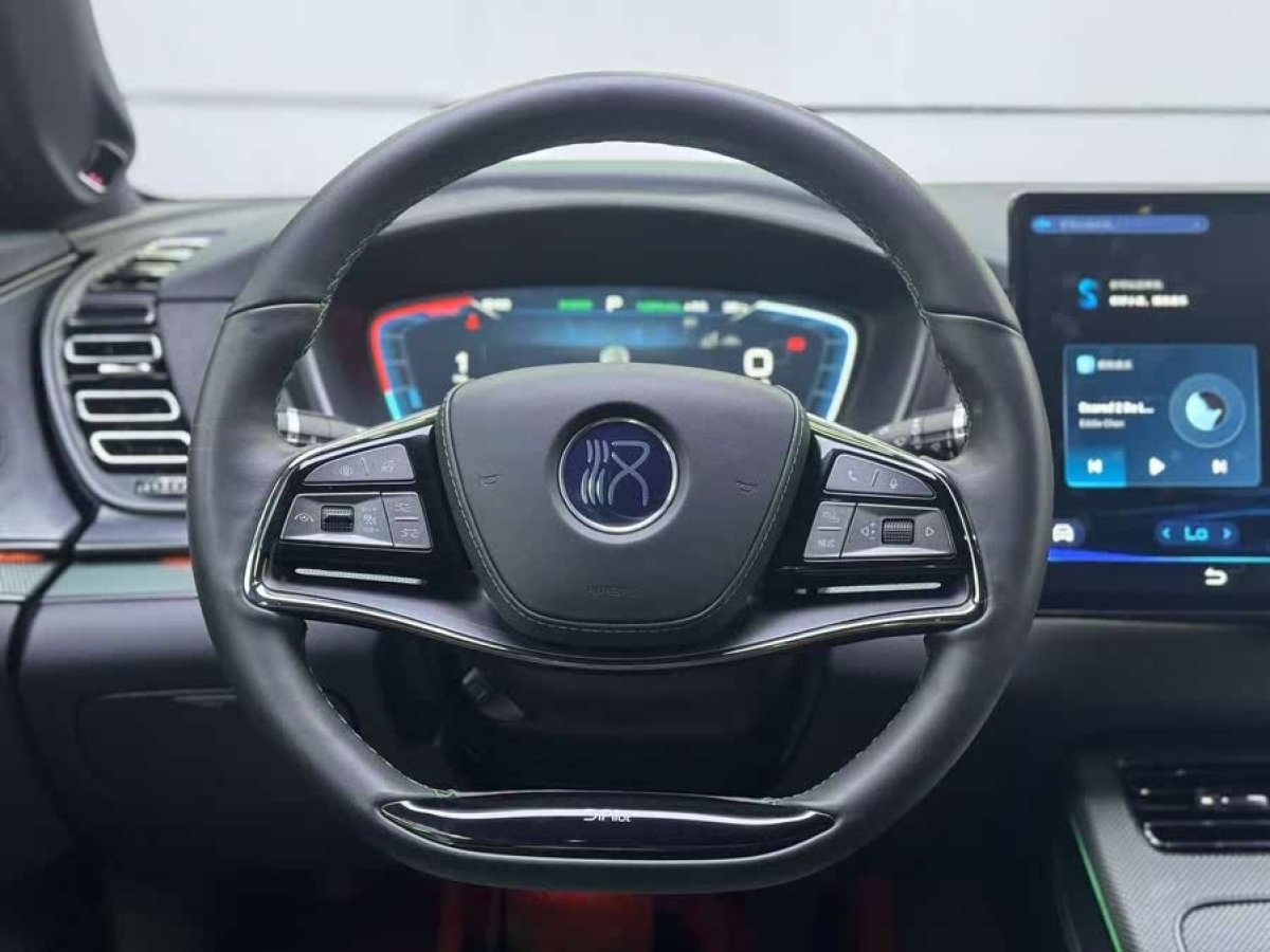 比亞迪 漢  2022款 EV 610KM四驅(qū)千山翠限量版圖片