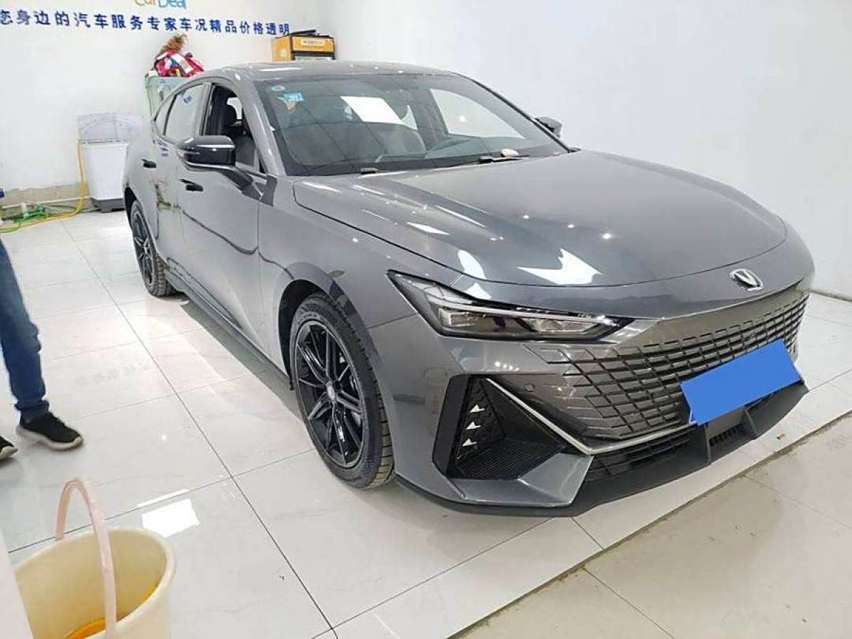 長(zhǎng)安 長(zhǎng)安UNI-V  2023款 1.5T 尊貴型圖片