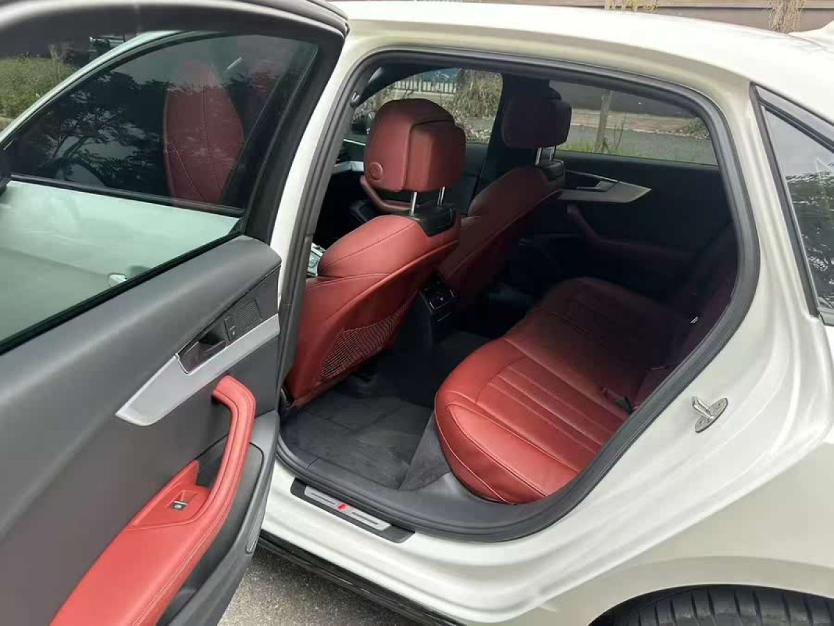 奧迪 奧迪A4L  2020款 40 TFSI 豪華動(dòng)感型圖片
