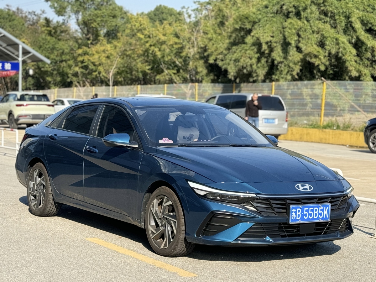 2024年3月現(xiàn)代 伊蘭特  2023款 1.5L CVT LUX尊貴版