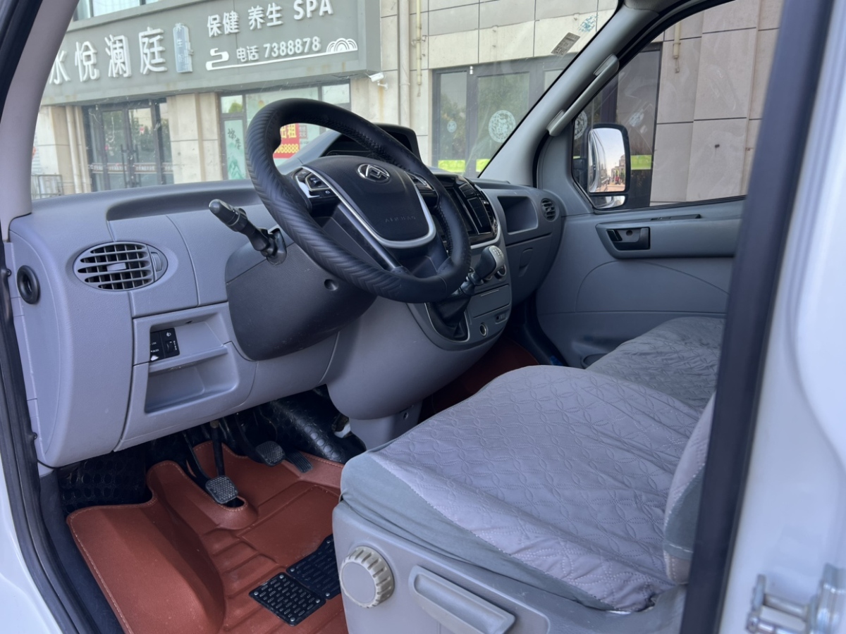 上汽大通 V80  2021款 2.0T PLUS 手動(dòng)廂式貨車VAN短軸中頂3座圖片