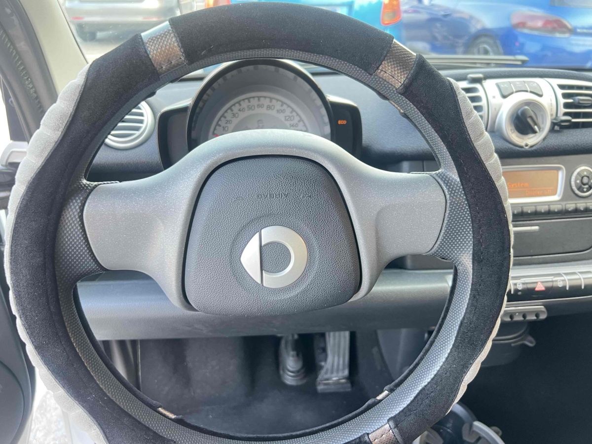 smart fortwo  2012款 1.0 MHD 硬頂標(biāo)準(zhǔn)版圖片