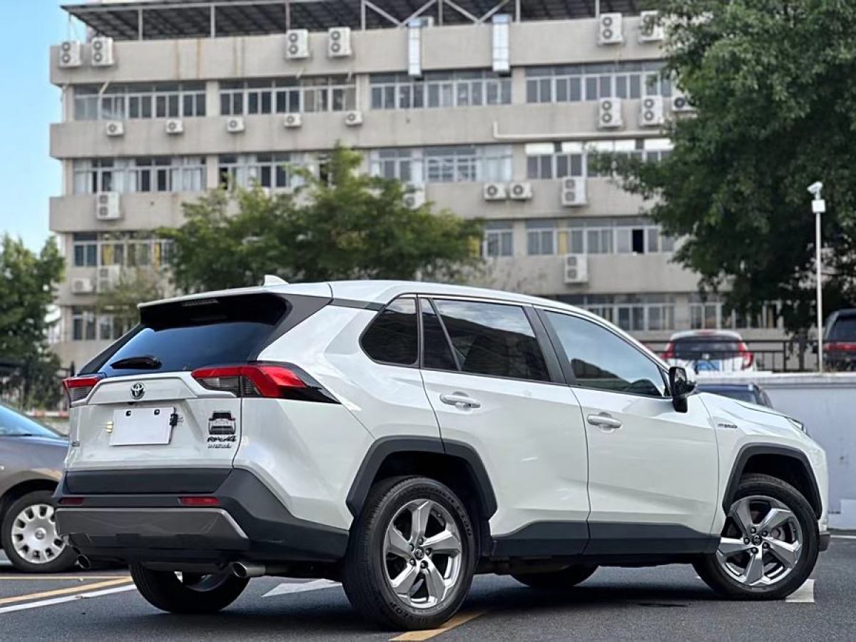 豐田 RAV4榮放  2023款 雙擎 2.5L E-CVT兩驅(qū)精英版圖片