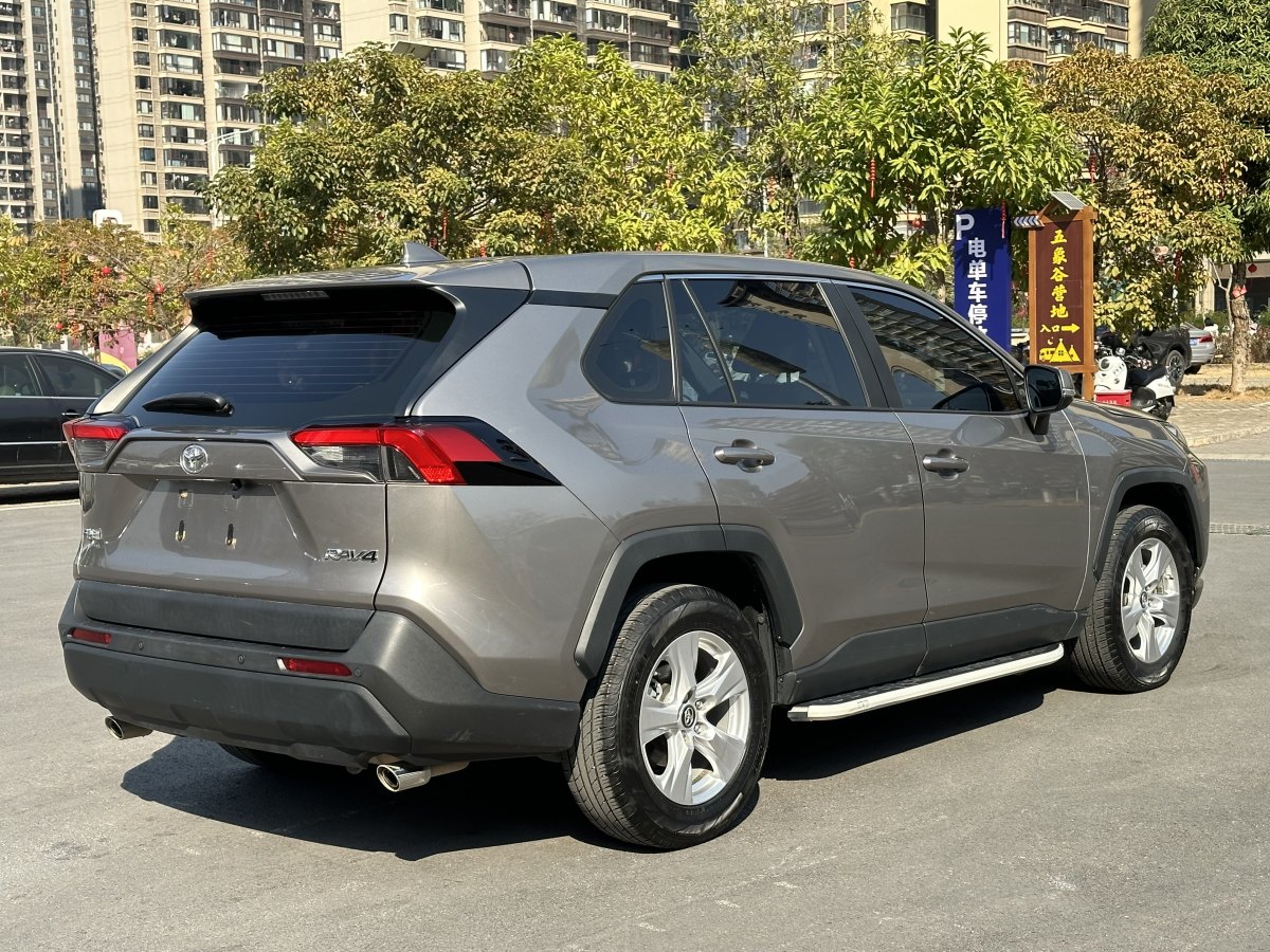 豐田 RAV4  2018款 榮放 2.0L CVT兩驅(qū)都市版圖片