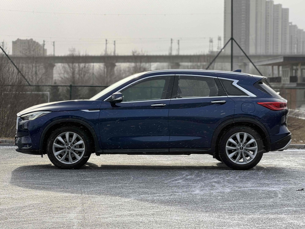 英菲尼迪 QX50  2018款 QX50 2.0T CVT兩驅(qū)時尚版圖片