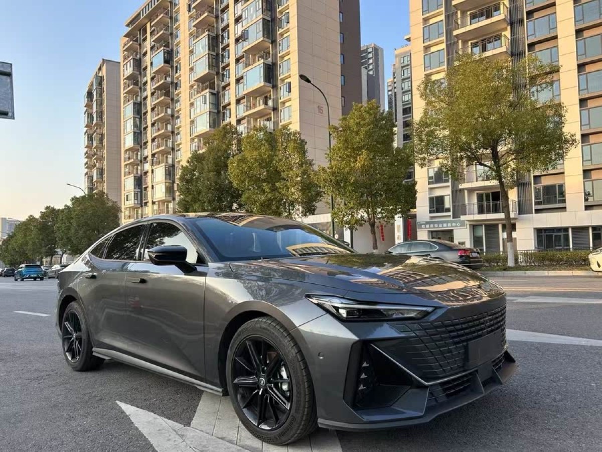 長(zhǎng)安 長(zhǎng)安UNI-V  2022款 1.5T 尊貴型圖片